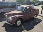 Austin 6cwt Pickup im verblassten Farbton fawn brown.