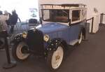 BMW 3/15 DA2 Lieferwagen. Ende 1928 übernahm BMW die Dixi-Werke in Eisenach und somit auch die Lizenz, den britischen Kleinwagen Austin Seven in Lizenz als Dixi 3/15 DA1 zu bauen. Ab Juli 1929 stand dann der DA2 erstmalig im Schauraum der Händler. Von Juli 1929 bis zum Erscheinen des moderneren DA3 verkaufte BMW 435 solcher Kleinlieferwagen. Angetrieben wird der winzige Transporter von einem Vierzylinderreihenmotor mit einem Hubraum von 749 cm³ und einer Leistung von 15 PS. Angeblich soll eine Geschwindigkeit von bis zu 75 km/h möglich gewesen sein. Retro Classics in Essen am 09.04.2026.