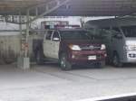 Dieser Streifenwagen der thailändischen Polizei ist ein TOYOTA Hilux 2,7 VVT-i Pick-up mit Doppelkabine, am 19.02.2011 in Buri Ram 