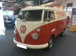 VW T1 Kastenwagen aus dem Jahr 1967. Der Bus ist im Look des damaligen Porsche-Renndienstes lackiert. Der im Heck verbaute, Gebläse-gekühlte, Vierzylinderboxermotor hat einen Hubraum von 1499 cm³ und leistet 44 PS. Retro Classics in Es ...