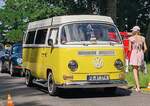 VW T2 auf dem Weg zur Oldtimerausstellung bei Schloss Fasanerie, 06-2025