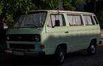 Hier ist ein hellgr�ner VW Caravelle (Basis ist VW T3) zu sehen.