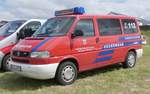 =VW T 4 der Feuerwehr SCHMELZ-HÜTTERSDORF, abgestellt auf dem Parkplatz der Rettmobil 2019 in Fulda, 05-2019