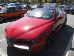 Alfa Romeo Spider (Tipo 939) der nun mehr sechsten Generation, wie er von 2006 bis 2010 verkauft wurde. Er basiert auf dem gleichen Chassis wie die beliebte Limousine '159' und das Coupe Brera. Das Design war eine Gemeinschaftsproduktion der Studios  ...