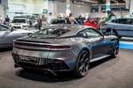 2018-er Aston Martin DBS (Rückansicht), ausgestellt auf der Auto Zürich, November 2018.