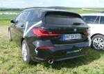 =BMW 118i von  sharenow , einem deutschlandweit agierenden Carsharingunternehmen, steht auf dem Parkplatz der RettMobil 2022 in Fulda, 05-2022