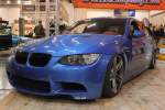 BMW 3er in Blau auf der Essen Motor Show 2015.