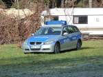 BMW als Polizeifahrzeug steht am Filmset fr den Mystery-Film  Lost Place  im Marbacher Wald, 11-2011