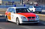 BMW 525d, NEF Notarzt Feuerwehr, auf der Kennedybr�cke bei einer Fahrt zum Einsatzort nach Beuel - 08.01.2011