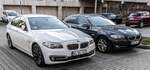 BMW 5er der generation F10, sogar zwei Stück. Foto: Februar, 2024.