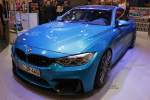 BMW 4er Coupe in Blau auf der Essen Motor Show 2015.