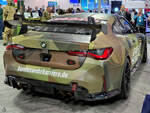 Heckansicht eines BMW M4 in den Farben der Bundeswehr.