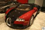 Bugatti Veyron bei einer Automobilausstellung  im World Financial Center in New York City, New York / USA.