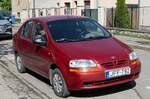 Hier ist ein Daewoo Kalos in der Farbe 'Active Red' zu sehen. Die Aufnahme stammt von M�rz, 2026.