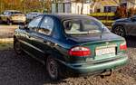 R�ckansicht: Daewoo Lanos Sedan in Smaragdgr�n.