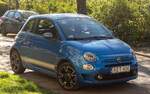 Diesen 2018er Fiat 500 (Fabe: Blu Italia oder Azzurro Italia) habe ich in juni, 2026 fotografiert.