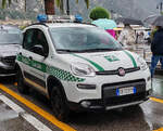 =Fiat Panda als Polizeifahrzeug unterwegs in Limone am Gardasee, 09-2025