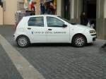 Fiat Punto als Werbeträger für Castell Gandolfo den Sommersitz des Papstes, gesehen in Castell Gandolfo im Oktober 2010