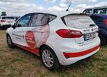 =Ford Fiesta vom DRK FULDA, gesehen auf dem Parkplatz der RettMobil im Mai 2022