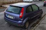 Rückansicht: Ford Fiesta Mk6 in der Farbe Amethyst (auch als  Viola  genannt), gesehen in Januar, 2023.