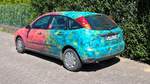 Eine sehr blumige Lackierung trägt dieser Ford Focus in Vorst, 26.5.17