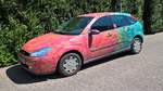 Eine sehr blumige Lackierung trägt dieser Ford Focus in Vorst, 26.5.17