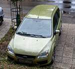 Hier ist ein Ford Focus Turnier der zweiten Generation. Die Lackierung nennt sich  Sublime . Die Aufnahme stammt vom 08.2025.