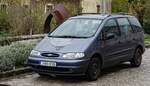 Hier ist ein Ford Galaxy Mk1 zu sehen.