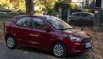 Hier ist ein FOrd KA+ in Ruby Red zu sehen.
