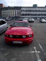 Ford Mustang steht am 08.06.13 in Frankfurt am Main Hbf 