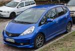 Sportlicher Honda Jazz Mk2 (Farbe: Azure Blue), gesehen in Februar, 2026.