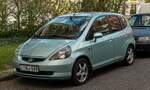 Hier ist ein Honda Jazz Mk1 in der Farbe Mint Opal Green zu sehen.