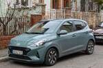 Hyundai i10 (dritte Generation) in der Farbe Mangrove Green, gesehen in Februar, 2023.