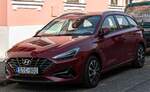 Hier ist ein Hyundai i30 Mk3 Wagon in der Farbe  Sunset Red  zu sehen.