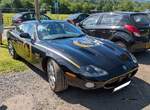 Ein solches Jaguar XKR Coupe des Jahrganges 2003 als 'JPS Edition“ (J ohn P layer S pecial) gab es ab Werk nie. Der Besitzer hat das Coupe nachtr�glich mit goldfarbenen JPS-Akzenten foliert. Das Jahr 2003 war f�r den Jaguar XKR der ersten Gener ...