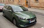 Kia Ceed Mk3 in Experience Green, gesehen in 04.2022.