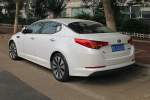 Die große Kia-Limousine K5 (hierzulande als Optima verkauft) gesehen in Qingdao, Shandong, am 1.7.2012