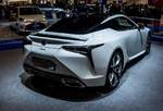 Lexus LC 500h (Rückansicht). Das Auto wurde auf der Veranstaltung  Auto Zürich , November 2016 ausgestellt.