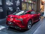 Rückansicht: Lexus LC500h in Rot, ausgestellt auf der IAA 2017 Frankfurt Motor Show (September 2017).