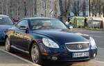 Hier ist ein Lexus SC Cabriolet (zweite Generation) zu sehen.