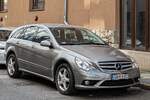 Hier ist eine Mercedes-Benz R-Klasse pre-Facelift zu sehen.