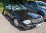 Rechtsgelenkter Mercedes Benz R129 500SL aus dem letzten Produktionsjahr 1998. Durch die Umstellung auf eine voll-elektronische Einspritzung und den Wegfall der Volllast-Anreicherung (aus Gr�nden der Umweltbelastung)) sank die Leistung des 4966 cm� g ...