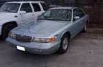 Mercury Grand Marquis im Farbton silver frost aus dem Jahr 1997.