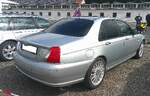 Heckansicht eines MG ZT190 im Farbton starlight silver.