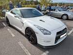 Nissan GT-R35 aus dem Jahr 2011. In diesem Jahr erfolgte das erste gro�e Facelift dieser Baureihe, sowie eine Leistungssteigerung des Motors. F�r Vortrieb sorgt ein V6-Motor mit Bi-Turboaufladung. Der 'Sechsender' hat einen Hubraum von 3799 cm� und l ...