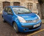 Hier ist ein Nissan Note Mk1 in der  in der Farbe  Intense Blue  zu sehen.