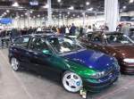 Blau-grüner Opel Astra F.