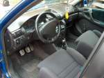 Zu sehen ist das Cockpit eines Opel Astra F-CC 1.6 mit dem kleinsten Airbaglenkrad der Welt.