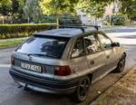 Rückanischt: Opel Astra F Schrägheck.