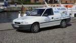 Opel Astra eines Bootausrüsters steht im Hafen von Wismar im August 2014